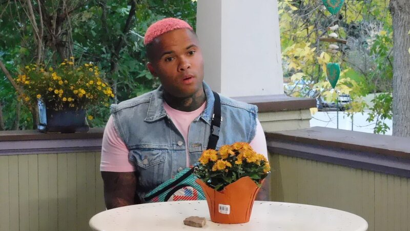 Jibri sits to have a conversation with his mother. – Bild: Discovery Communications, LLC