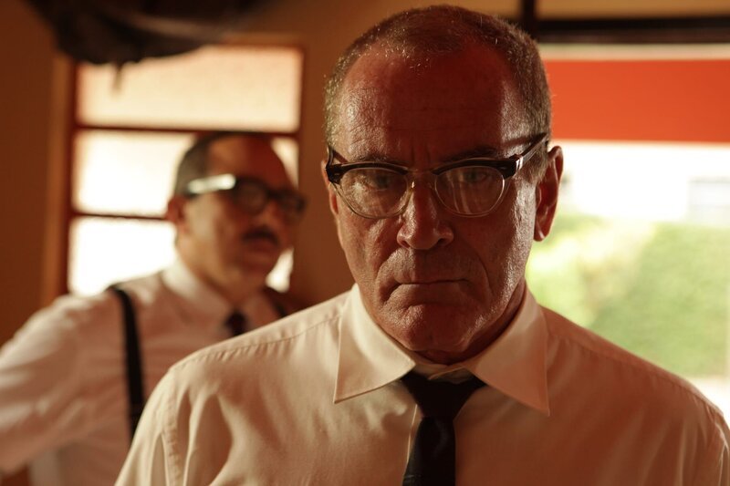 Herbert Cukurs (played by Eduardo Gurgel) sense something is wrong. – Bild: Cineflix