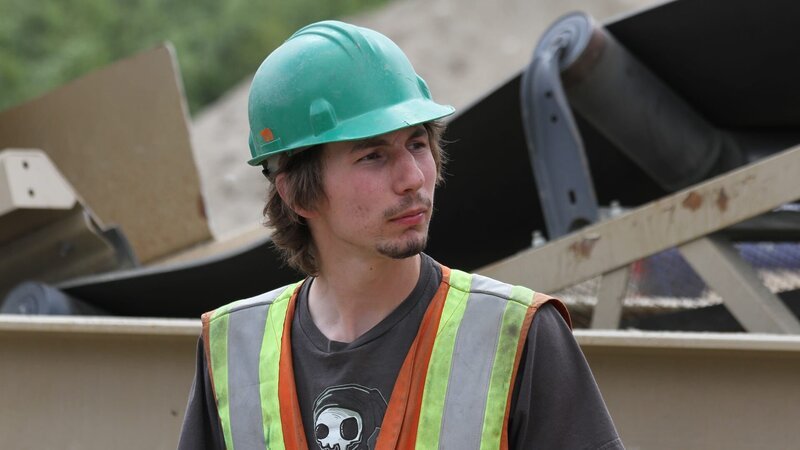 Parker Schnabel standing next to the new wash plant. – Bild: Discovery Communications