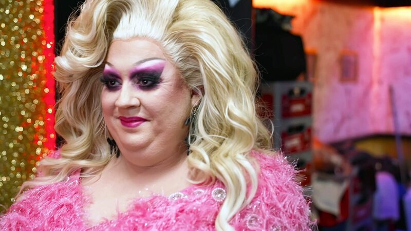 Dragqueen und Dauersingle Vanity sehnt sich nach einer festen Beziehung. Mit einer großen Singleparty auf dem Kiez hofft sie, endlich Mr. Right zu finden. – Bild: RTLZWEI, Story House Productions