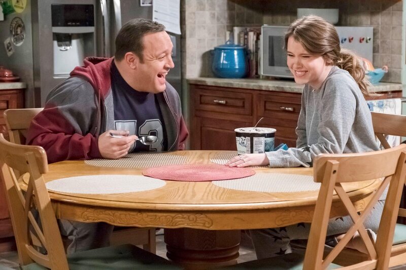 Kevin Gable (Kevin James), Kendra Gable (Taylor Spreitler) – Bild: RTL /​ © 2016 Sony Pictures Television Inc. and CBS Studios Inc.