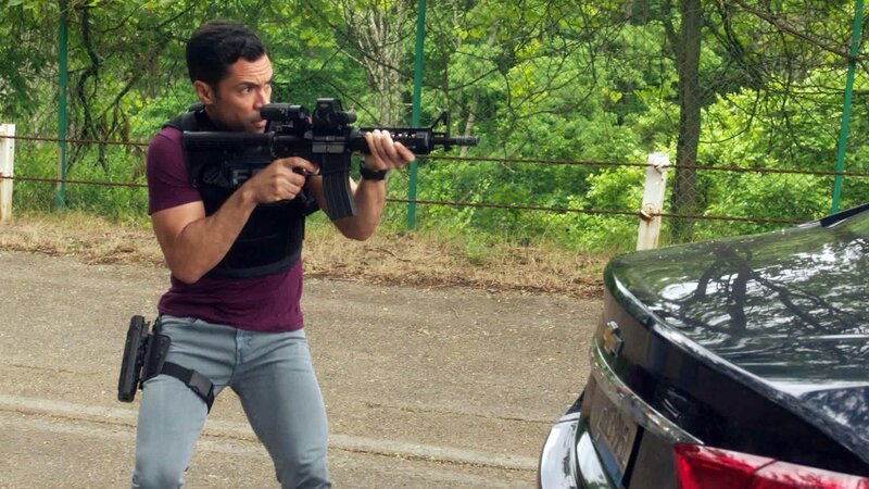 In ihrem neuesten Fall bekommt es die Spezialeinheit mit sogenannten Tiger-Kidnappern zu tun. Diese entführen Menschen, um mit ihrer Freilassung Geld zu erpressen. Foto: Bishop (Danny Pino) – Bild: RTL /​ NBC Universal