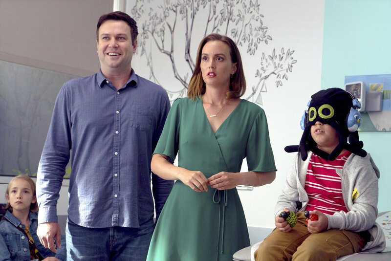 (v.l.n.r.) Sophie Cooper (Marlow Barkley); Will Cooper (Taran Killam); Angie D’Amato (Leighton Meester); Graham D’Amato (Tyler Wladis) – Bild: American Broadcasting Companies. All rights reserved. /​ Richard Cartwright