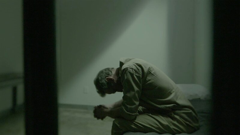 Michael Peterson sits on a bed in a jail cell. – Bild: Discovery Communications