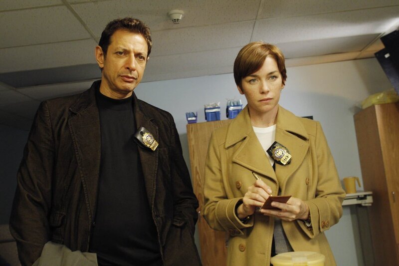 Jeff Goldblum, Julianne Nicholson – Bild: PLURIMEDIA (NBC Universal, Inc.)