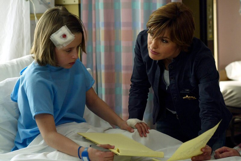 Rory Culkin as Joe Blaine, Mariska Hargitay as Olivia Benson – Bild: Universal Network Television /​ 13TH STREET