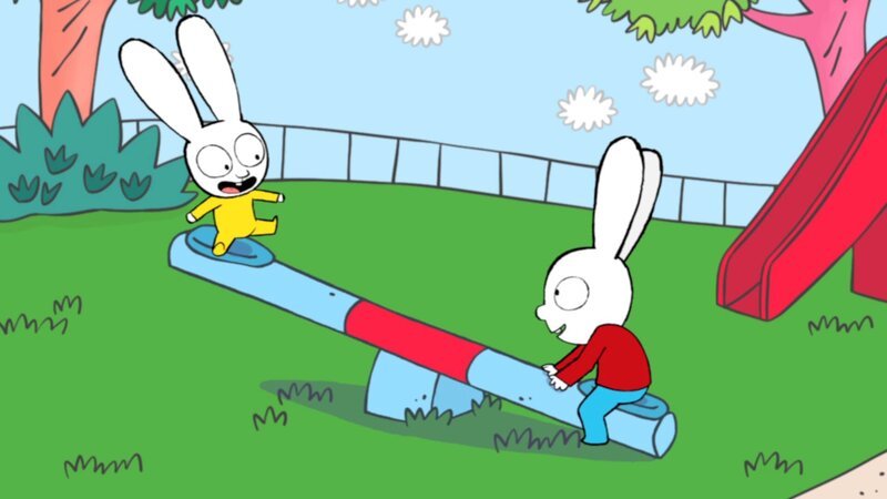 Vergnügt spielen Simon (r.) und sein kleiner Bruder Franz (r.) auf der Wippe im Park. – Bild: ZDF und GO-N Productions Vergnügt spielen Simon (r.) und sein kleiner Bruder Franz (r.) auf der Wippe im Park. – Bild: ZDF und GO-N Productions