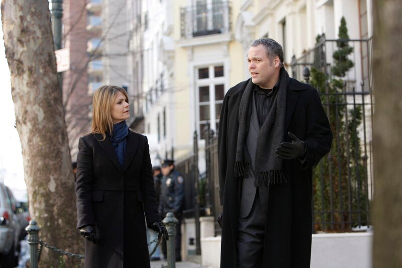 (l-r) Kathryn Erbe as Detective Alexandra Eames, Vincent D’onofrio as Detective Robert Goren – Bild: 13th Street