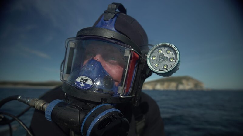 Shawn Pomrenke bereit zum Tauchen. – Bild: Todd Stanley /​ Discovery Channel