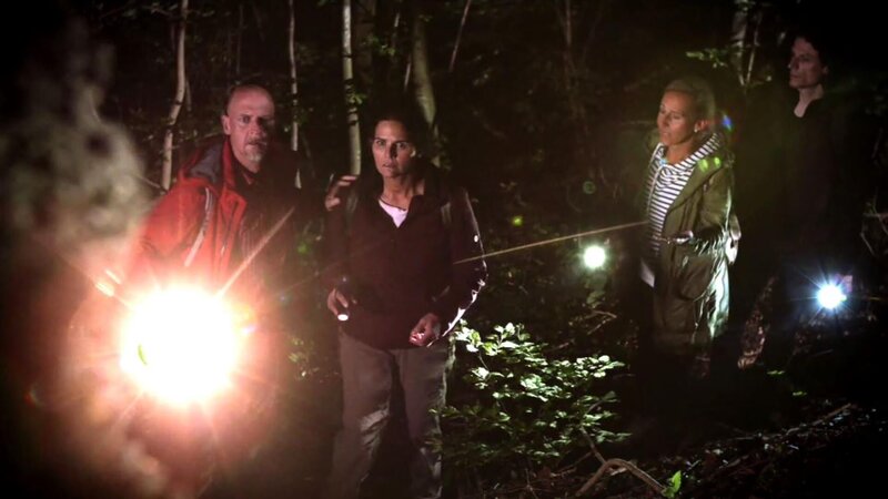 Reenactment – Josef Probst and Angelika Radlinger with their friends Carola and Harald at the Weizriegel in the Bavarian forest. – Bild: Warner Bros. Discovery /​ Tanja Bachetzky