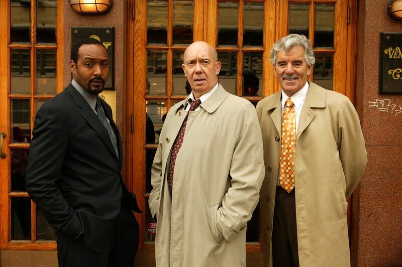 Jesse L Martin, Dann Florek, Dennis Farina – Bild: PLURIMEDIA (NBC Universal, Inc.)