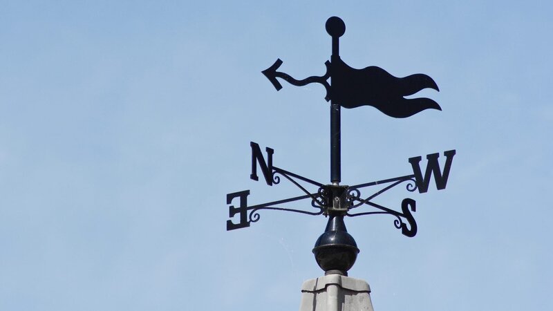 weathervane wind direction decoration – Bild: Show Promotion Only – Royalty Free image from Thinkstock – Not to be used in an electronic templates, a logo, corporate ID, trademark or service mark.