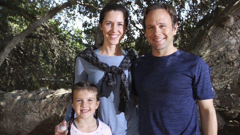 Dale and Stephanie Bruner with their daughter in the woods. – Bild: TLC