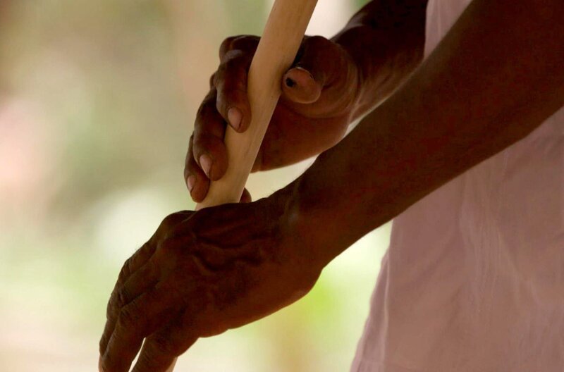 Die Kinder der Montes de Maria, eines fruchtbaren Bergplateaus in der kolumbianischen Karibik, spielen auf einer einzigartigen Flöte: Wer die Gaita hört, lauscht zugleich der kolumbianischen Geschichte. – Bild: Elephant Doc