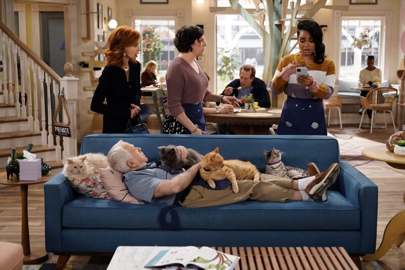 (vl.n.r.) Sheila (Swoosie Kurtz); Phil (Leslie Jordan); Kat (Mayim Bialik); Randi (Kyla Pratt). – Bild: FOX MEDIA LLC.