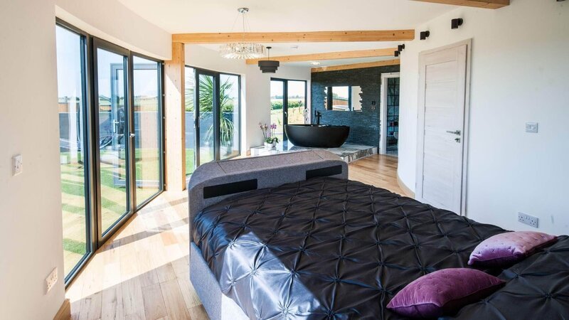 Schlafzimmer – Bild: TVNOW