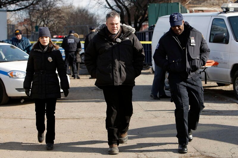 -- „Lady’s Man“ Episode 8011 -- Pictured: (l-r)  Kathryn Erbe as Detective Alexandra Eames , Vincent D’Onofrio as Detective Robert Goren -- USA Network Photo: Will Hart – Bild: 13th Street