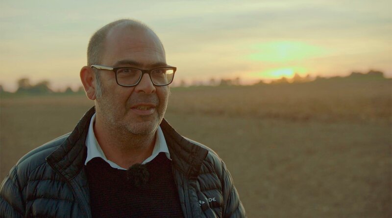 Hannes Ringlstetter – Das Portrait ist eine Reise zum Kern seines Humors und zur Essenz seiner Musik. Weiteres Bildmaterial finden Sie unter www.br-foto.de. – Bild: BR/isar film Produktion GmbH Hannes Ringlstetter – Das Portrait ist eine Reise zum Kern seines Humors und zur Essenz seiner Musik. Weiteres Bildmaterial finden Sie unter www.br-foto.de. – Bild: BR/isar film Produktion GmbH
