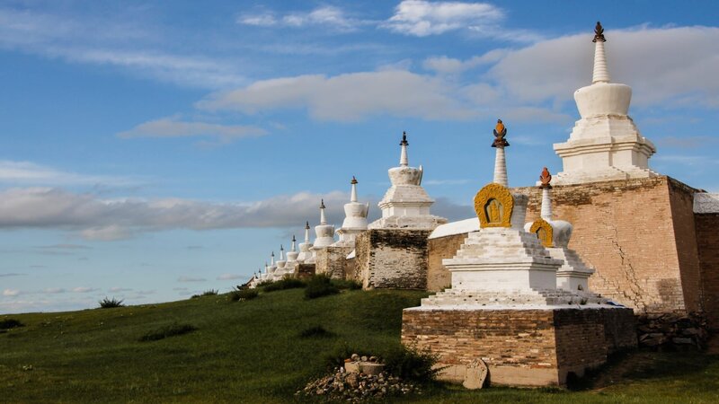 Das buddhistische Kloster Erdene Zuu in Karakorum, der alten Hauptstadt des Mongolenreiches – Bild: Eduard Figueres /​ Getty Images/​iStockphoto /​ iStockphoto /​ 1252608639 /​ Getty Royalty Free ’Äì Cleared for all usages worldwide, in perpetuity.