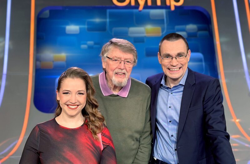Quizduell-Olymp: Marie-Louise Fick (l.), Prof. Eckhard Freise (M.) und Thorsten Zirkel (r.) – Bild: ARD/​ITV Studios