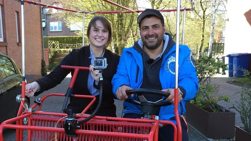Vanessa und Trödelexperte Sükrü Pehlivan – Bild: RTL Zwei