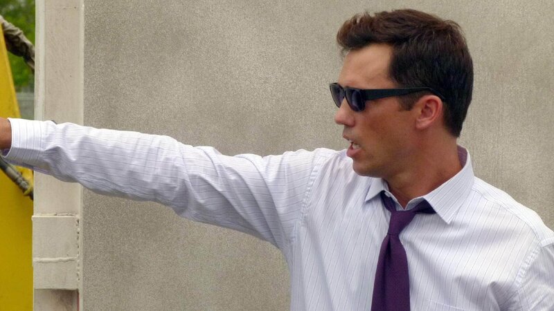 Michael (Jeffrey Donovan) soll einen Unternehmer vor Industriespionen schützen. Doch die haben es auf mehr als nur auf ein Firmengeheimnis abgesehen. – Bild: RTL /​ USA Network