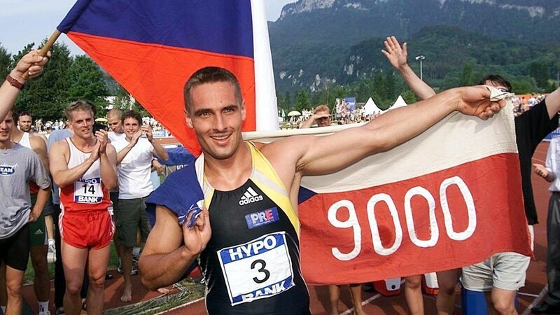 Roman Sebrle durchbricht 2001 die 9.000-Punkte-Marke im Zehnkampf. – Bild: ORF/ORF Vorarlberg/Stiplovsek Dietmar Roman Sebrle durchbricht 2001 die 9.000-Punkte-Marke im Zehnkampf. – Bild: ORF/ORF Vorarlberg/Stiplovsek Dietmar