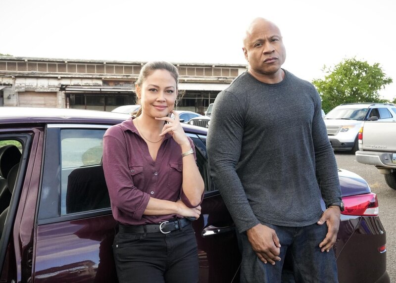 Jane Tennant (Vanessa Lachey, l.); Sam Hanna (LL Cool J, r.) – Bild: 2023 CBS Broadcasting Inc. All Rights Reserved. /​ Karen Neal Lizenzbild frei
