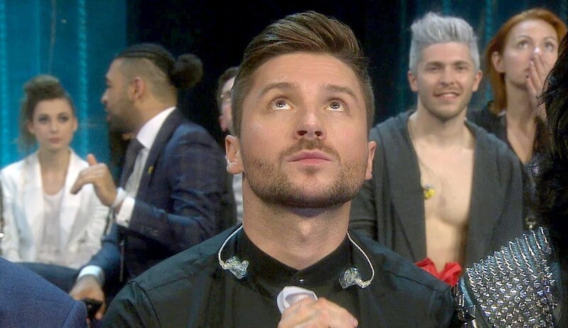 Gespannt wartet Sergei Lasarew auf die Auswertung beim Eurovision Song Contest 2016 in Stockholm: Mit seinem Lied „You Are the Only One“ erreichte er den 3. Platz. – Bild: ORF/​Arte/​EBU/​Zadig Productions