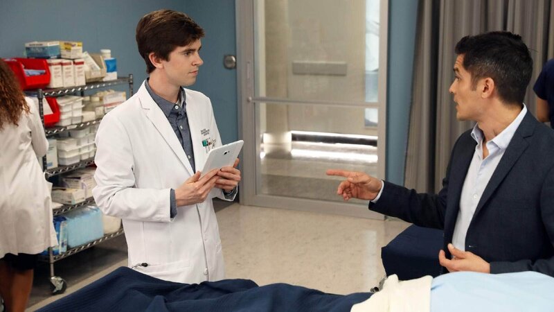 Dr. Shaun Murphy (Freddie Highmore, l.), Dr. Neil Melendez (Nicholas Gonzalez) – Bild: MG RTL D