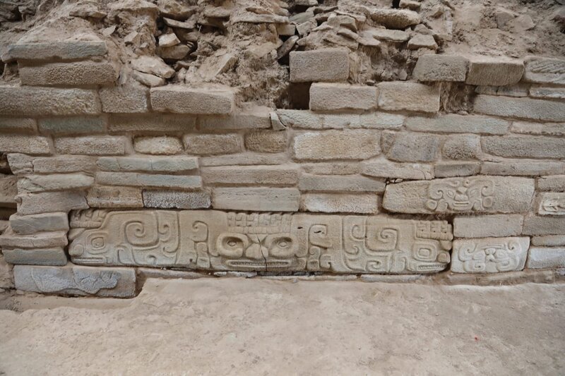 Eine bislang unbekannte über 4.000 Jahre alte Stadt stellt die Forscher vor ein Rätsel. Muss die Geschichte Chinas umgeschrieben werden? Dr. Allan Maca und sein Team suchen nach Antworten – Bild: Rachel Vaknin /​ National Geographic/​Rachel Vaknin /​ National Geographic