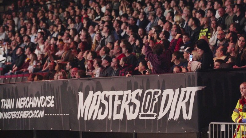 Publikum und Fans in der Wiener Stadthalle. – Bild: ORF/​Sandrats