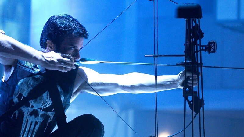 Undercover-Agent Frank Castle (Tom Jane) nimmt erbarmungslos Rache an den Gangstern, die seine Familie ermordet haben. – Bild: RTLZWEI