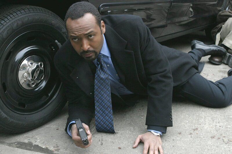 Det. Ed Green  (Jesse L. Martin) – Bild: NBC Universal /​ 13TH Street