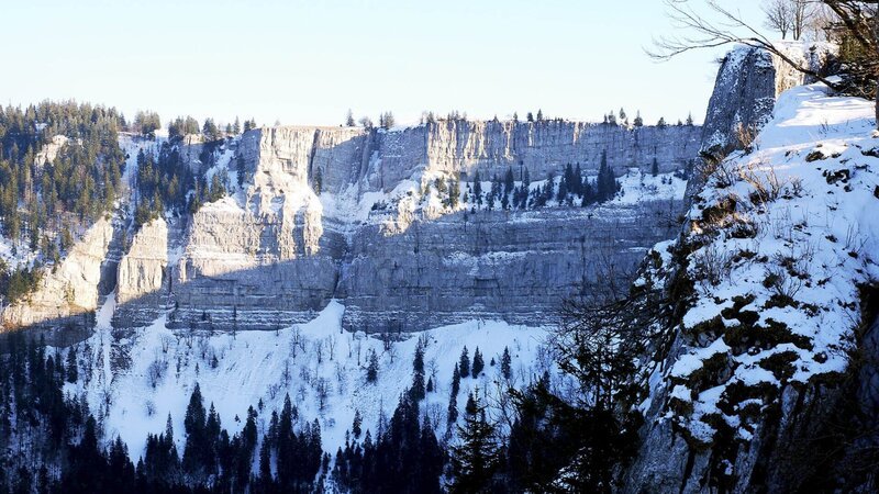 Das Val de Travers – Das grösste natürliche Amphitheater der Schweiz, der Creux du Van – Bild: ZDF und SRF