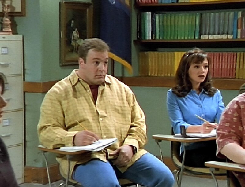 Carrie (Leah Remini) überredet Doug (Kevin James) an einem Literaturkurs teilzunehmen … – Bild: RTL II