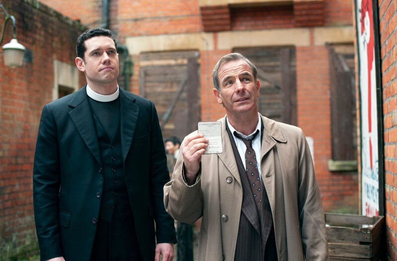 Will Davenport (Tom Brittney, l.) und Geordie Keating (Robson Green, r.). – Bild: WDR/​Kudos/​ITV/​Masterpiece