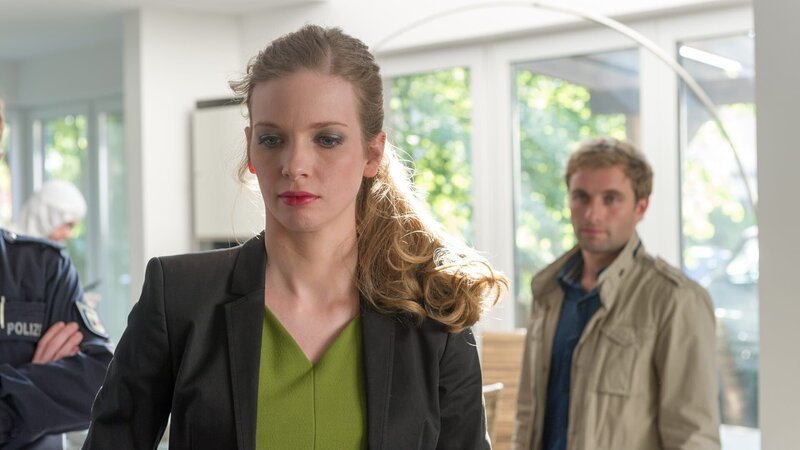v.l.n.r.: Doreen Erdmann (Ina Maria Jaich), Nils Theede (Jonas Laux) – Bild: ZDF und Marc Meyerbroeker