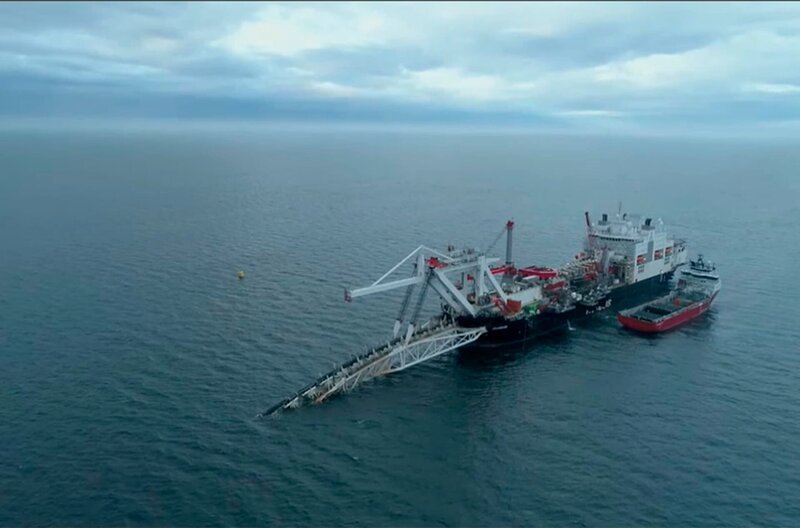 Verlegeschiff Nord Stream 2 auf der Ostsee. – Bild: NDR
