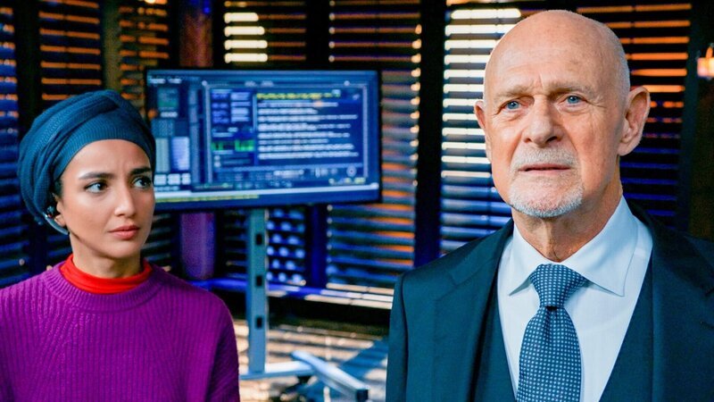 Medalion Rahimi (Special Agent Fatima Namazi), Gerald McRaney (Admiral Hollace Kilbride). – Bild: ORF/​Sevenone International/​CBS