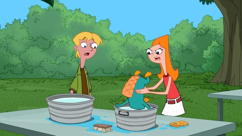 „Disneys Phineas und Ferb“, „Der Supercomputer /​ Die Schnabeltierverwechslung.“ Phineas und Ferb haben ihr Zuhause in ein Spaßhaus umgebaut. In all dem Trubel geht eine entscheidende Sache zunächst unter. Aus dem Zoo ist ein Schnabeltier entkommen, das Agent Perrys Platz als Geheimagent einnimmt. Das Chaos ist perfekt. – Bild: Disney+