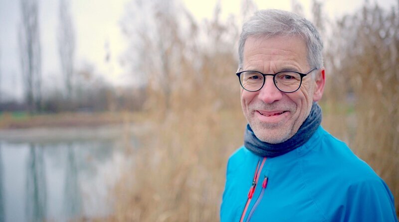 Die Ärzte hatten Stephan Kruip als Mukoviszidose-Patient eine Lebenserwartung von gut 20 Jahren gegeben. Heute ist er 60 Jahre alt und passionierter Läufer. Weiteres Bildmaterial finden Sie unter www.br-foto.de. – Bild: BR/​isarflimmern fernsehproduktion GmbH/​Johannes Kaltenhauser