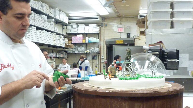 Buddy works on tree figure for snowglobe in bakery. – Bild: Discovery Communications Inc
