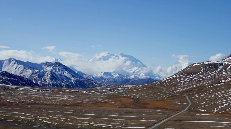 Nordamerikas höchster Berg und Namensgeber für den spektakulären Nationalpark: Der „Denali“ – der „Hohe“. – Bild: ZDF/​Till Lehmann