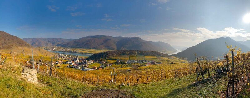 Landschaftsaufnahme, Spitz an der Wachau. – Bild: ORF/​Neuland Film