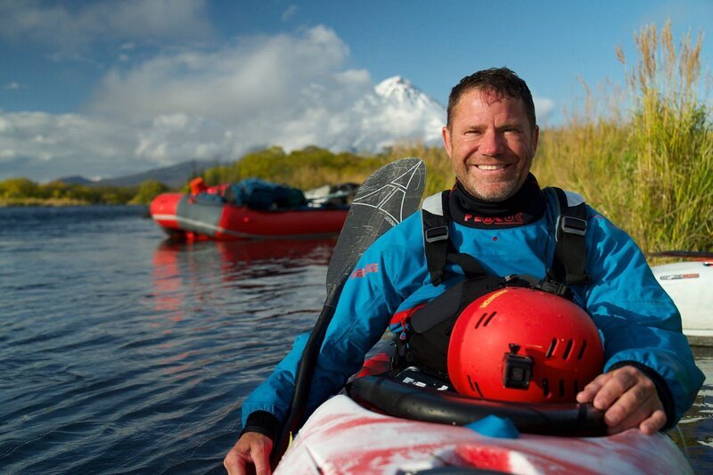 Expedition am Limit Wildwasser-Expedition ins Bärenland Steve und ein Team von Weltklasse-Kajakfahrern machen sich auf den Weg zur Halbinsel Kamtschatka im äussersten Osten Russlands. – Bild: SRF/​Fremantle