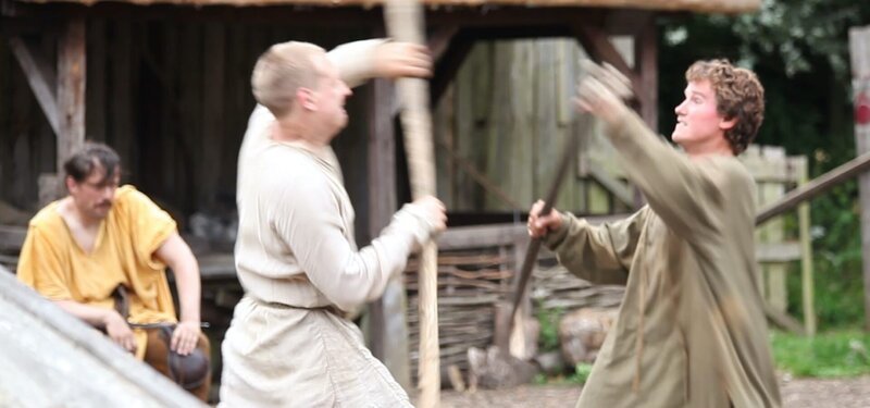 Schüler der irischen Galloglass-Ritter trainieren für den Kampf. – Bild: ZDF und Jeremy Freeston
