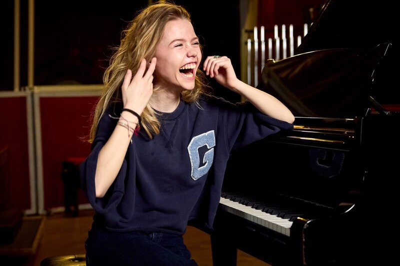 Die 15-jährige Lucie aus der Nähe von Paris – Bild: SWR/​Andreas B. Krueger