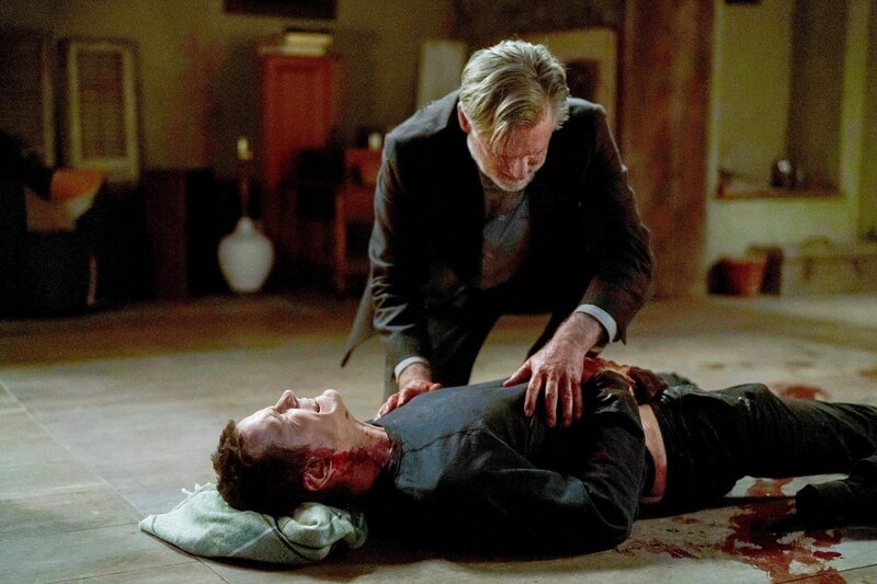 (v.li.): Matt Bomer (Jamie Burns), Bill Pullman (Det. Harry Ambrose). – Bild: ORF/​Universal/​Peter Kramer