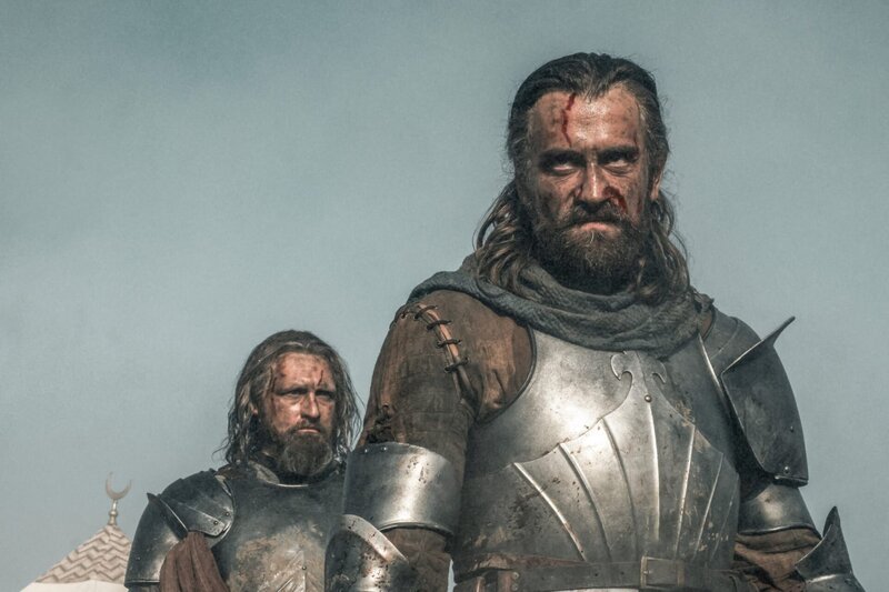 Als Hunyadi (Gellért L. Kádár, re.) in die Schlacht zieht, ist sein Schwager Miho (Lazló Mátráy) an seiner Seite. – Bild: ORF/​Beta Film/​MR Film/​Leo Pintér